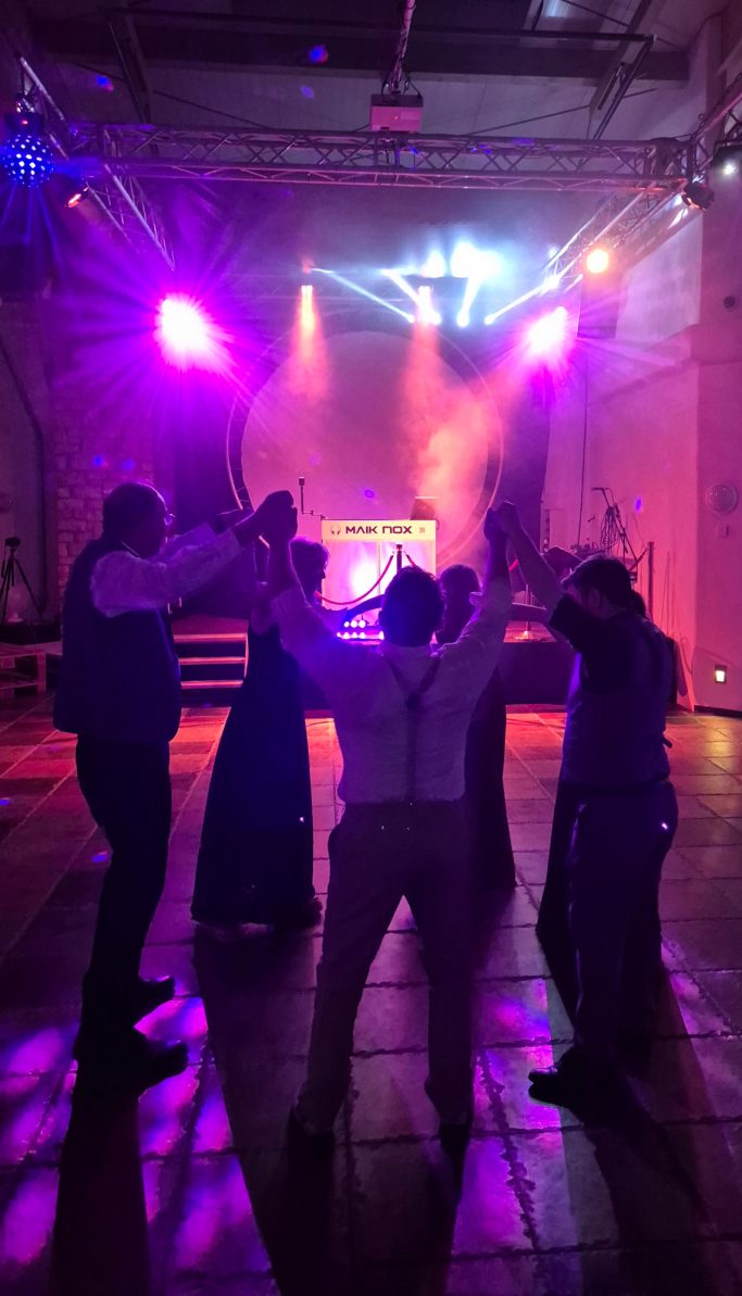 Partymenge während einer Hochzeit in Mettlach Hochzeit in Mettlach: Die Tanzfläche war ab dem Eröffnungstanz nicht mehr leer